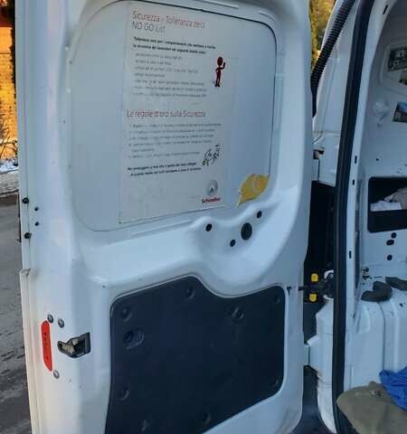 Белый Фиат Fiorino, объемом двигателя 1.2 л и пробегом 258 тыс. км за 4600 $, фото 22 на Automoto.ua
