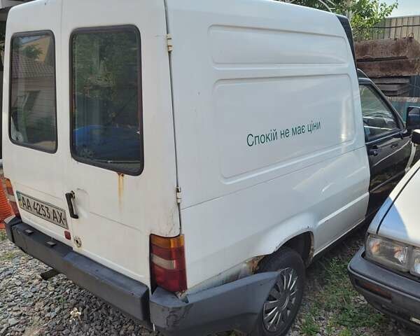 Белый Фиат Fiorino, объемом двигателя 1.37 л и пробегом 196 тыс. км за 950 $, фото 2 на Automoto.ua