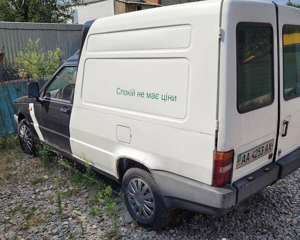 Белый Фиат Fiorino, объемом двигателя 1.37 л и пробегом 196 тыс. км за 950 $, фото 3 на Automoto.ua