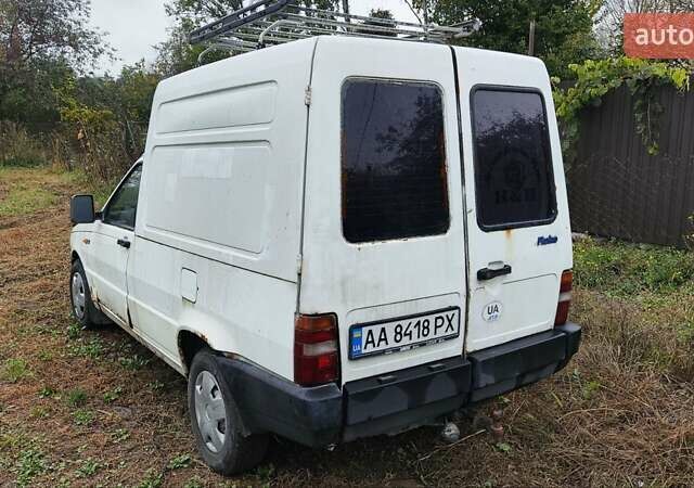 Белый Фиат Fiorino, объемом двигателя 1.37 л и пробегом 378 тыс. км за 1100 $, фото 2 на Automoto.ua
