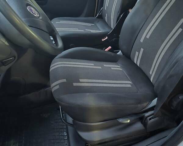 Белый Фиат Fiorino, объемом двигателя 1.2 л и пробегом 238 тыс. км за 3999 $, фото 12 на Automoto.ua