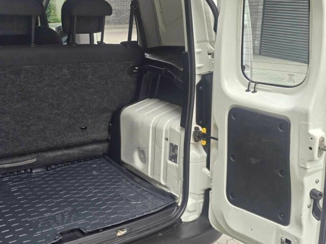 Белый Фиат Fiorino, объемом двигателя 1.2 л и пробегом 200 тыс. км за 4999 $, фото 16 на Automoto.ua