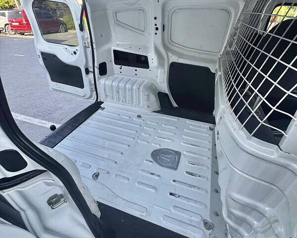 Белый Фиат Fiorino, объемом двигателя 1.25 л и пробегом 363 тыс. км за 4500 $, фото 12 на Automoto.ua