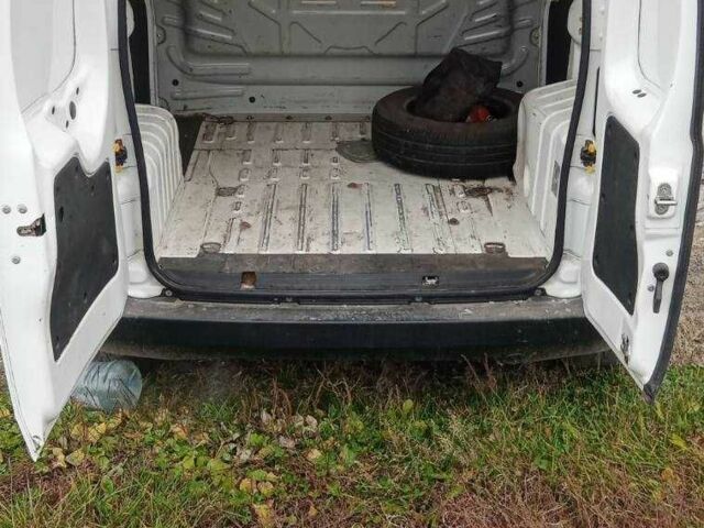 Белый Фиат Fiorino, объемом двигателя 1.4 л и пробегом 219 тыс. км за 5500 $, фото 6 на Automoto.ua