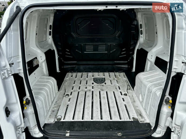 Белый Фиат Fiorino, объемом двигателя 1.3 л и пробегом 96 тыс. км за 9999 $, фото 23 на Automoto.ua