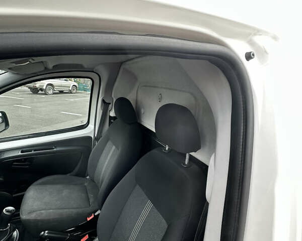 Белый Фиат Fiorino, объемом двигателя 1.3 л и пробегом 96 тыс. км за 9999 $, фото 13 на Automoto.ua