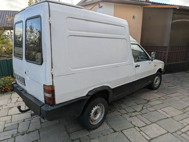 Белый Фиат Fiorino, объемом двигателя 1 л и пробегом 296 тыс. км за 550 $, фото 2 на Automoto.ua