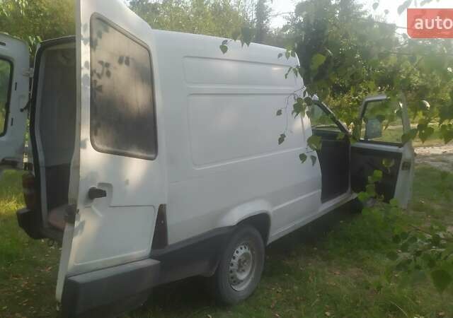 Белый Фиат Fiorino, объемом двигателя 1.4 л и пробегом 149 тыс. км за 1500 $, фото 12 на Automoto.ua