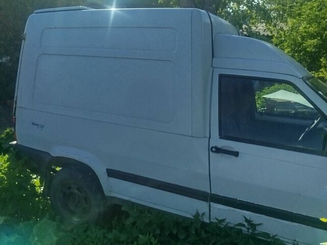 Белый Фиат Fiorino, объемом двигателя 1.4 л и пробегом 300 тыс. км за 851 $, фото 1 на Automoto.ua