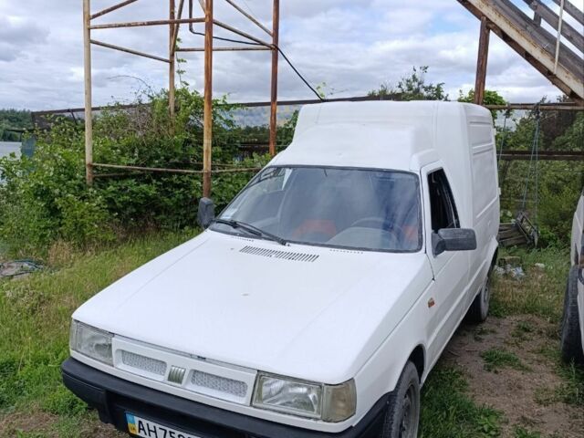 Белый Фиат Fiorino, объемом двигателя 1 л и пробегом 120 тыс. км за 1300 $, фото 3 на Automoto.ua