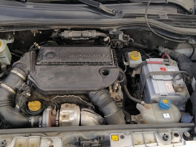 Белый Фиат Fiorino, объемом двигателя 1.3 л и пробегом 256 тыс. км за 5600 $, фото 6 на Automoto.ua