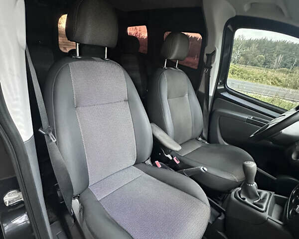 Чорний Фіат Fiorino, об'ємом двигуна 1.3 л та пробігом 227 тис. км за 4800 $, фото 41 на Automoto.ua