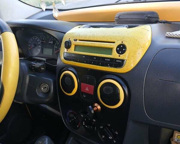 Желтый Фиат Fiorino, объемом двигателя 1.25 л и пробегом 212 тыс. км за 3300 $, фото 13 на Automoto.ua