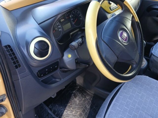 Желтый Фиат Fiorino, объемом двигателя 1.2 л и пробегом 214 тыс. км за 3300 $, фото 1 на Automoto.ua