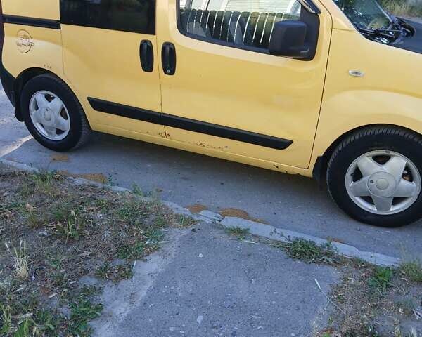 Желтый Фиат Fiorino, объемом двигателя 1.25 л и пробегом 212 тыс. км за 3300 $, фото 2 на Automoto.ua