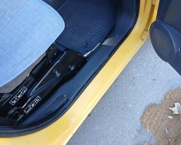 Желтый Фиат Fiorino, объемом двигателя 1.25 л и пробегом 212 тыс. км за 3300 $, фото 11 на Automoto.ua