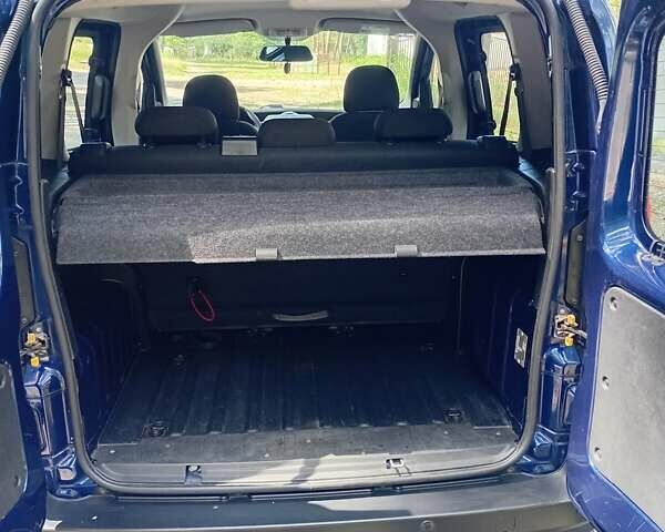 Синий Фиат Fiorino, объемом двигателя 1.2 л и пробегом 246 тыс. км за 7300 $, фото 16 на Automoto.ua