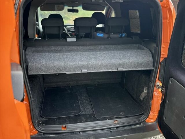 Оранжевый Фиат Fiorino, объемом двигателя 1.2 л и пробегом 310 тыс. км за 5900 $, фото 4 на Automoto.ua
