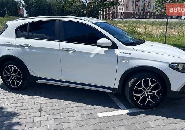 Белый Фиат Tipo Cross, объемом двигателя 1 л и пробегом 13 тыс. км за 16400 $, фото 43 на Automoto.ua