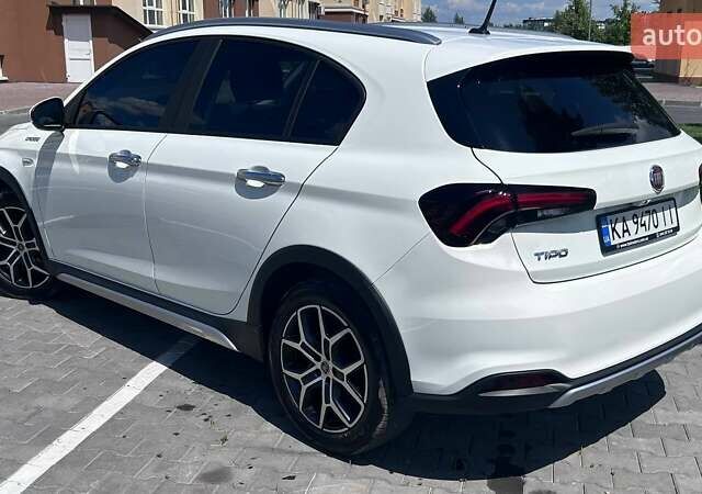 Белый Фиат Tipo Cross, объемом двигателя 1 л и пробегом 13 тыс. км за 16400 $, фото 33 на Automoto.ua