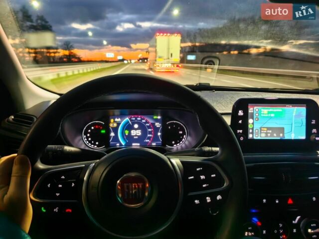 Сірий Фіат Tipo Cross, об'ємом двигуна 1 л та пробігом 215 тис. км за 11900 $, фото 3 на Automoto.ua