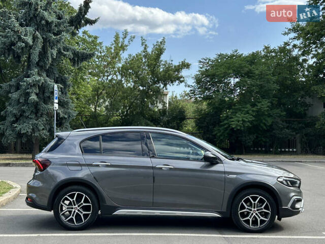 Серый Фиат Tipo Cross, объемом двигателя 1 л и пробегом 27 тыс. км за 15799 $, фото 6 на Automoto.ua
