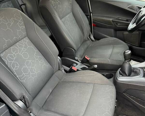 Белый Форд Б-Макс, объемом двигателя 1 л и пробегом 194 тыс. км за 5900 $, фото 14 на Automoto.ua