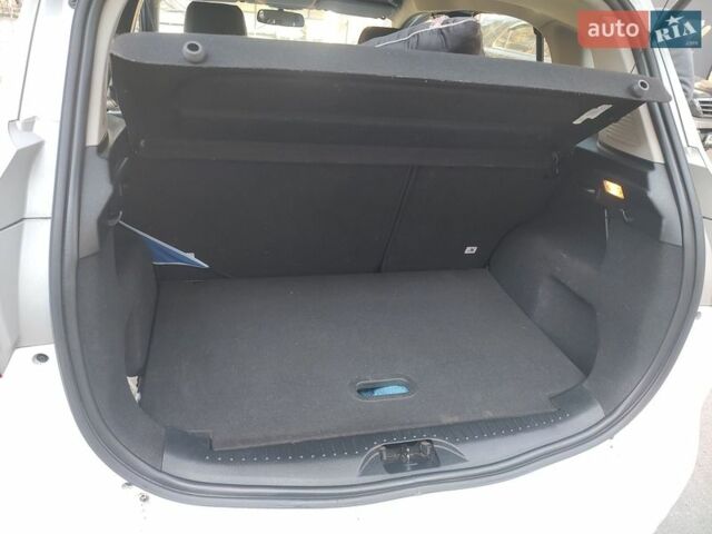 Білий Форд Б-Макс, об'ємом двигуна 1 л та пробігом 137 тис. км за 6600 $, фото 14 на Automoto.ua