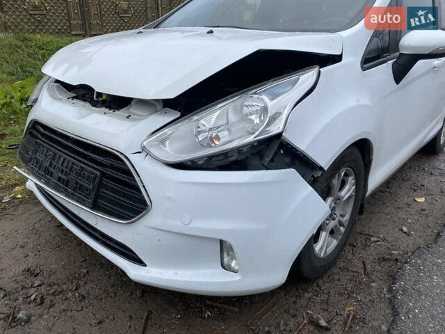 Белый Форд Б-Макс, объемом двигателя 1 л и пробегом 152 тыс. км за 4500 $, фото 3 на Automoto.ua