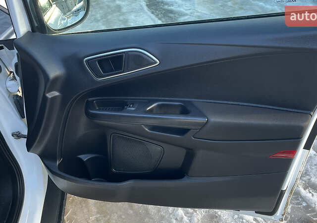 Белый Форд Б-Макс, объемом двигателя 1 л и пробегом 154 тыс. км за 5650 $, фото 23 на Automoto.ua