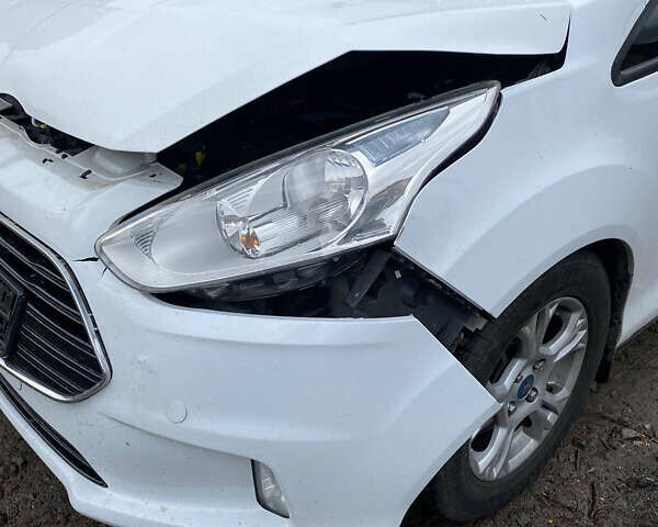 Белый Форд Б-Макс, объемом двигателя 1 л и пробегом 152 тыс. км за 4500 $, фото 2 на Automoto.ua