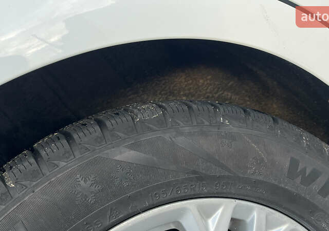 Белый Форд Б-Макс, объемом двигателя 1 л и пробегом 154 тыс. км за 5650 $, фото 14 на Automoto.ua