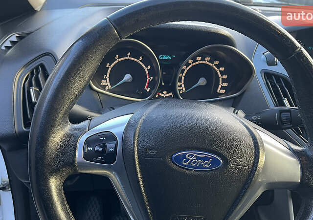 Белый Форд Б-Макс, объемом двигателя 1 л и пробегом 154 тыс. км за 5650 $, фото 36 на Automoto.ua