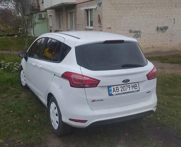 Белый Форд Б-Макс, объемом двигателя 1 л и пробегом 176 тыс. км за 6000 $, фото 3 на Automoto.ua
