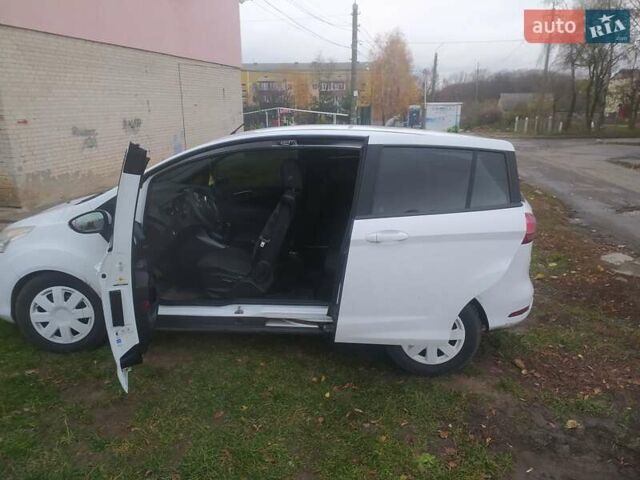 Белый Форд Б-Макс, объемом двигателя 1 л и пробегом 176 тыс. км за 6000 $, фото 1 на Automoto.ua