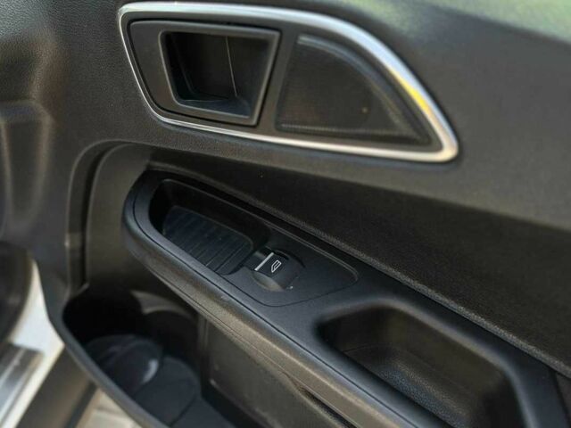 Белый Форд Б-Макс, объемом двигателя 1 л и пробегом 153 тыс. км за 7100 $, фото 19 на Automoto.ua