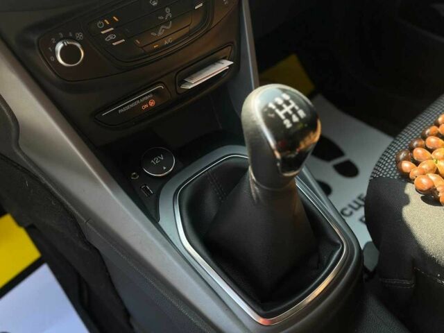 Белый Форд Б-Макс, объемом двигателя 1 л и пробегом 153 тыс. км за 7100 $, фото 12 на Automoto.ua