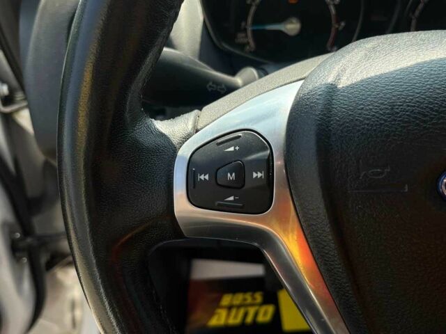 Белый Форд Б-Макс, объемом двигателя 1 л и пробегом 153 тыс. км за 7100 $, фото 11 на Automoto.ua