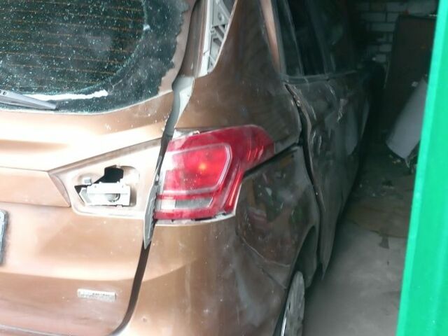 Коричневий Форд Б-Макс, об'ємом двигуна 1 л та пробігом 126 тис. км за 1700 $, фото 2 на Automoto.ua