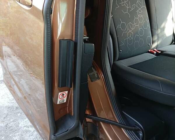 Коричневий Форд Б-Макс, об'ємом двигуна 1 л та пробігом 118 тис. км за 7500 $, фото 36 на Automoto.ua