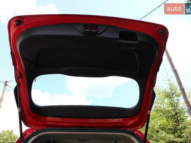 Червоний Форд Б-Макс, об'ємом двигуна 1.6 л та пробігом 251 тис. км за 6800 $, фото 9 на Automoto.ua