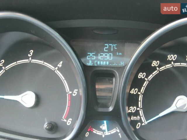 Червоний Форд Б-Макс, об'ємом двигуна 1.6 л та пробігом 251 тис. км за 6800 $, фото 12 на Automoto.ua