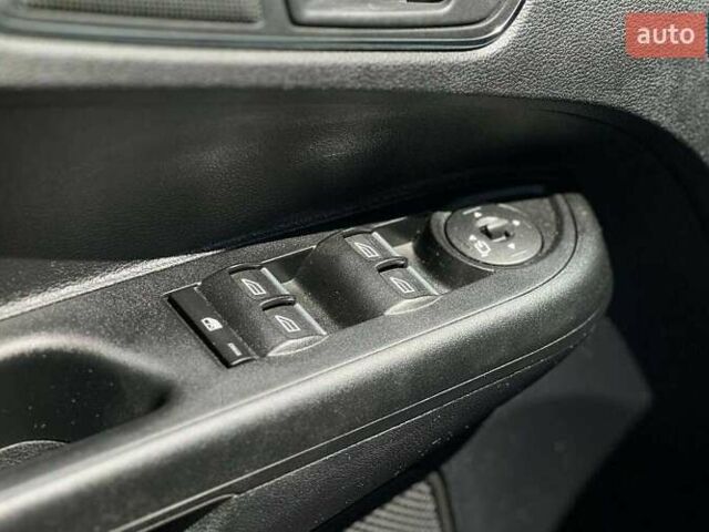 Серый Форд Б-Макс, объемом двигателя 1 л и пробегом 28 тыс. км за 8500 $, фото 7 на Automoto.ua