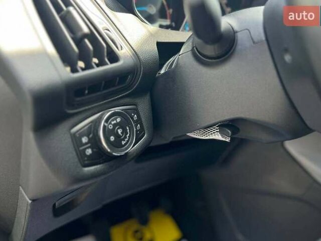 Серый Форд Б-Макс, объемом двигателя 1 л и пробегом 28 тыс. км за 8500 $, фото 11 на Automoto.ua