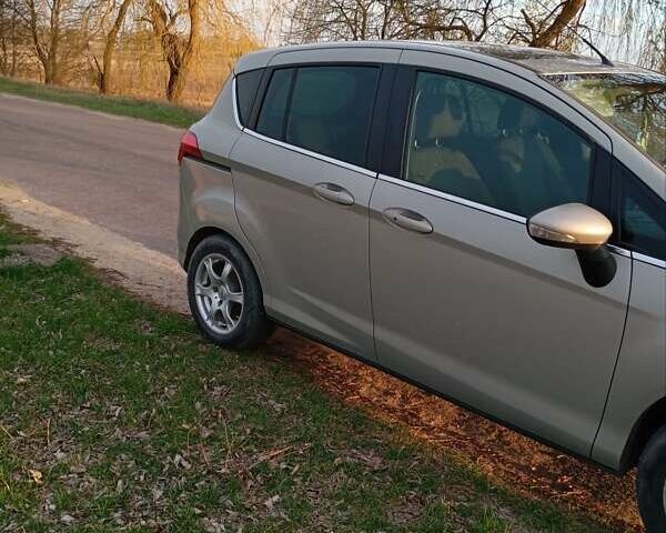 Серый Форд Б-Макс, объемом двигателя 1.56 л и пробегом 218 тыс. км за 7700 $, фото 2 на Automoto.ua