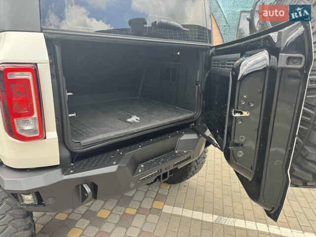 Черный Форд Бронко, объемом двигателя 2.69 л и пробегом 24 тыс. км за 49999 $, фото 8 на Automoto.ua