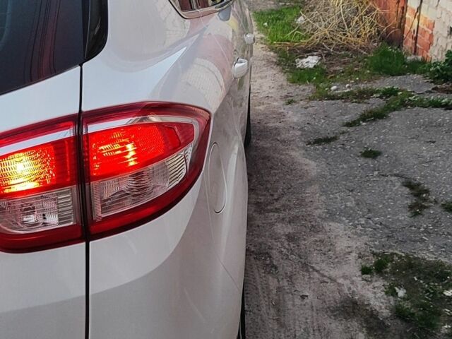 Белый Форд Си-Макс, объемом двигателя 2 л и пробегом 129 тыс. км за 14500 $, фото 6 на Automoto.ua