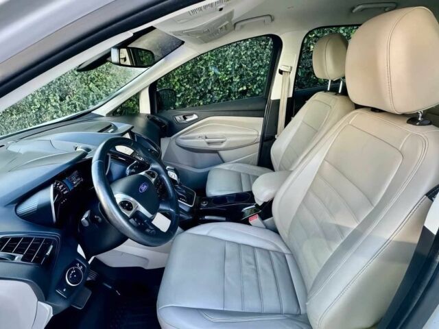 Белый Форд Си-Макс, объемом двигателя 2 л и пробегом 60 тыс. км за 2200 $, фото 9 на Automoto.ua