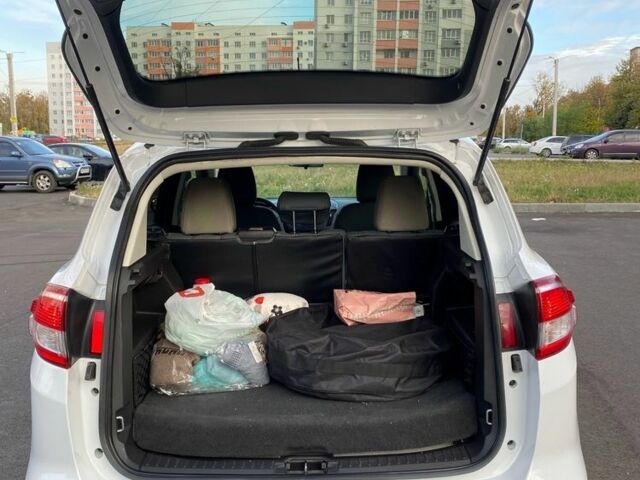 Білий Форд Сі-Макс, об'ємом двигуна 2 л та пробігом 125 тис. км за 11800 $, фото 5 на Automoto.ua