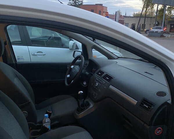 Форд Сі-Макс 2003 у Рівному на Automoto.ua Білий Форд Сі-Макс, об'ємом двигуна 1.6 л та пробігом 333 тис. км за 3750 $, фото 9 на Automoto.ua